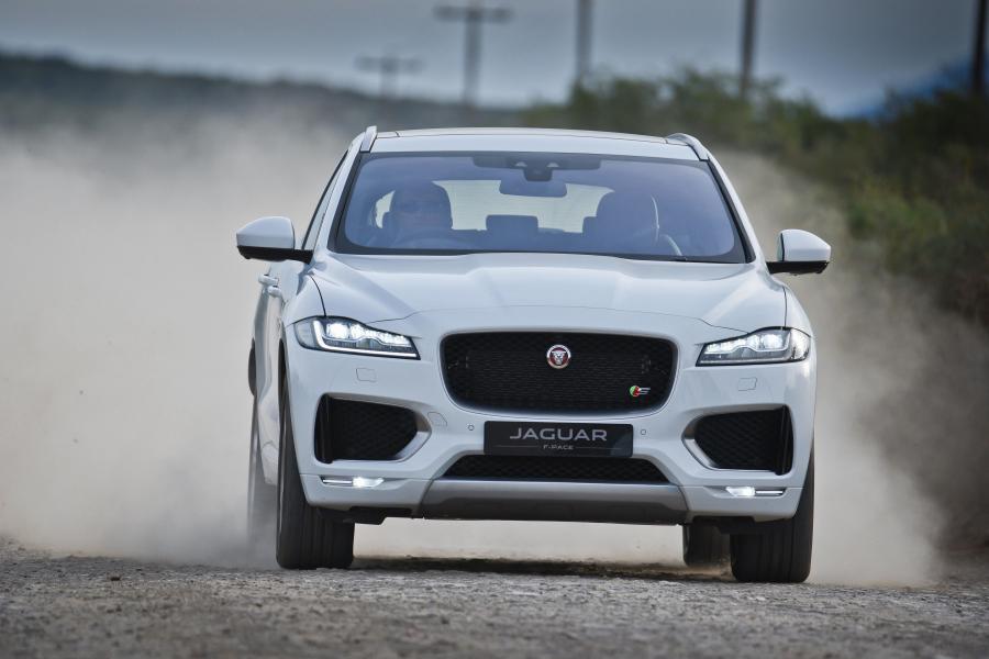  Jaguar F-Pace S 30d AWD 2016 года  (ZA) (фото 7 из 27)